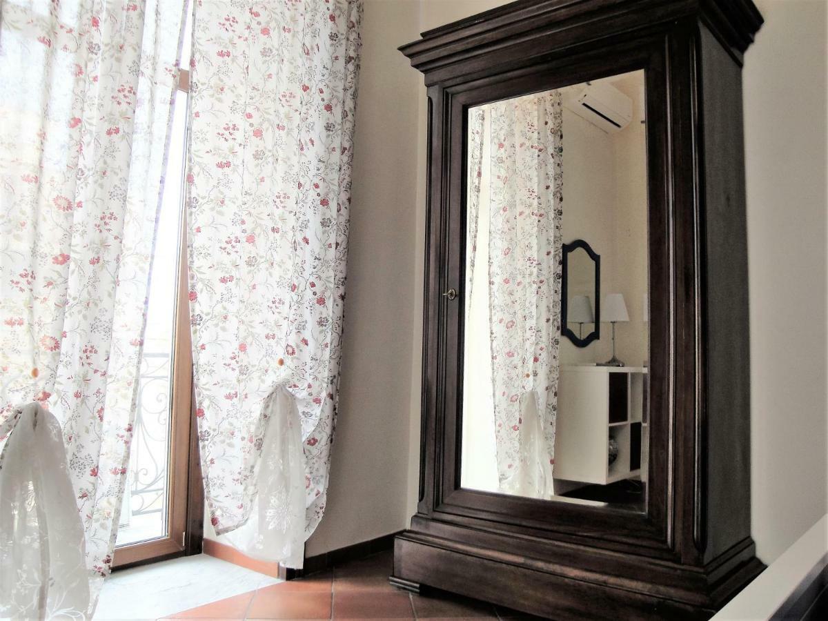 Umberto I Holiday House Наполи Екстериор снимка